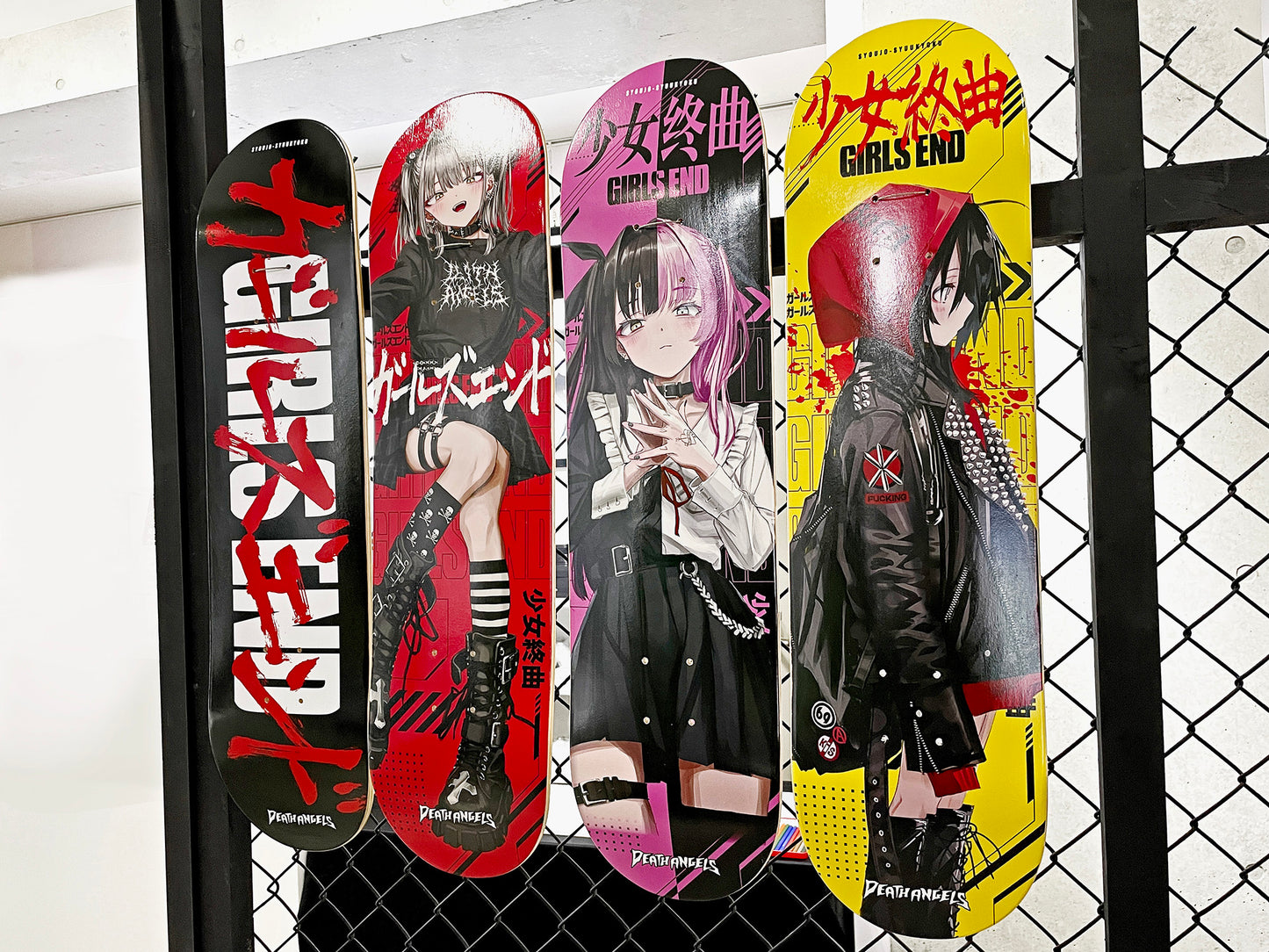 GIRLS END LOGO SKATEBOARD DECK